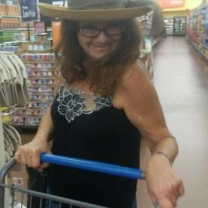 Meet your Posher, Laurie